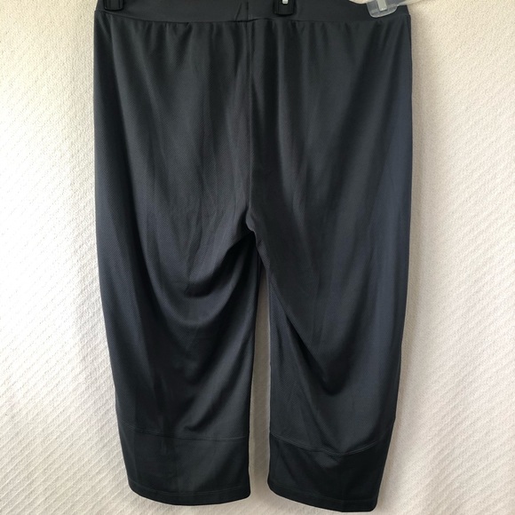 Reebok Gray Polyester Capris -size 2XL - Picture 2 of 3